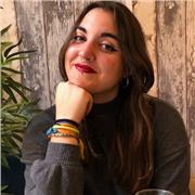 Profesora titulada en Bellas Artes y Master de Formación de profesorado, ofrece clases particulares en la provincia de Sevilla.